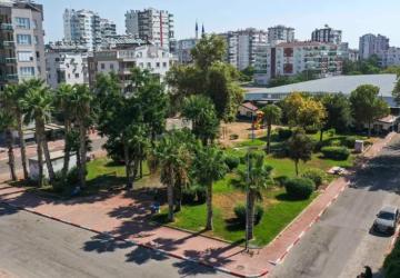 Ferdi Zeyrek’in Adı Muratpaşa’daki Parkta Yaşayacak
