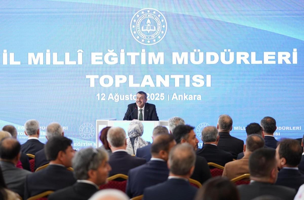Okullarda forma zorunluluğu geri geliyor Okullarda forma zorunluluğu geri geliyor