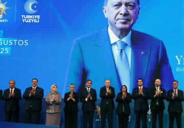 AK Parti’nin 24. kuruluş yıl dönümü kutlandı: Erdoğan'ın rozet taktığı isimler