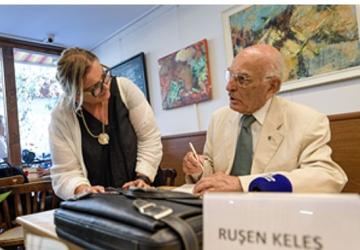 Başkan Tugay Prof. Dr. Ruşen Keleş'in imza gününe katıldı