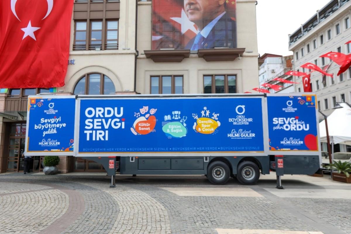 Sevgi Tırı Yollara Çıkıyor Sevgi Tırı Yollara Çıkıyor