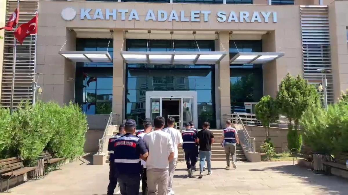 Adıyaman’da uyuşturucu satıcılarına ağır darbe 4 tutuklama Adıyaman’da uyuşturucu satıcılarına ağır darbe 4 tutuklama
