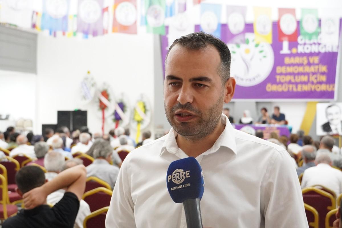 DEM Parti Adıyaman’da bayrak değişimi: Hüseyin Coşkun ve Yeşim Camcı görevi devretti - Videolu Haber DEM Parti Adıyaman’da bayrak değişimi: Hüseyin Coşkun ve Yeşim Camcı görevi devretti - Videolu Haber