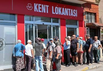 Bir ekmek 15 lira, Buca'da 4 çeşit yemek 50 lira