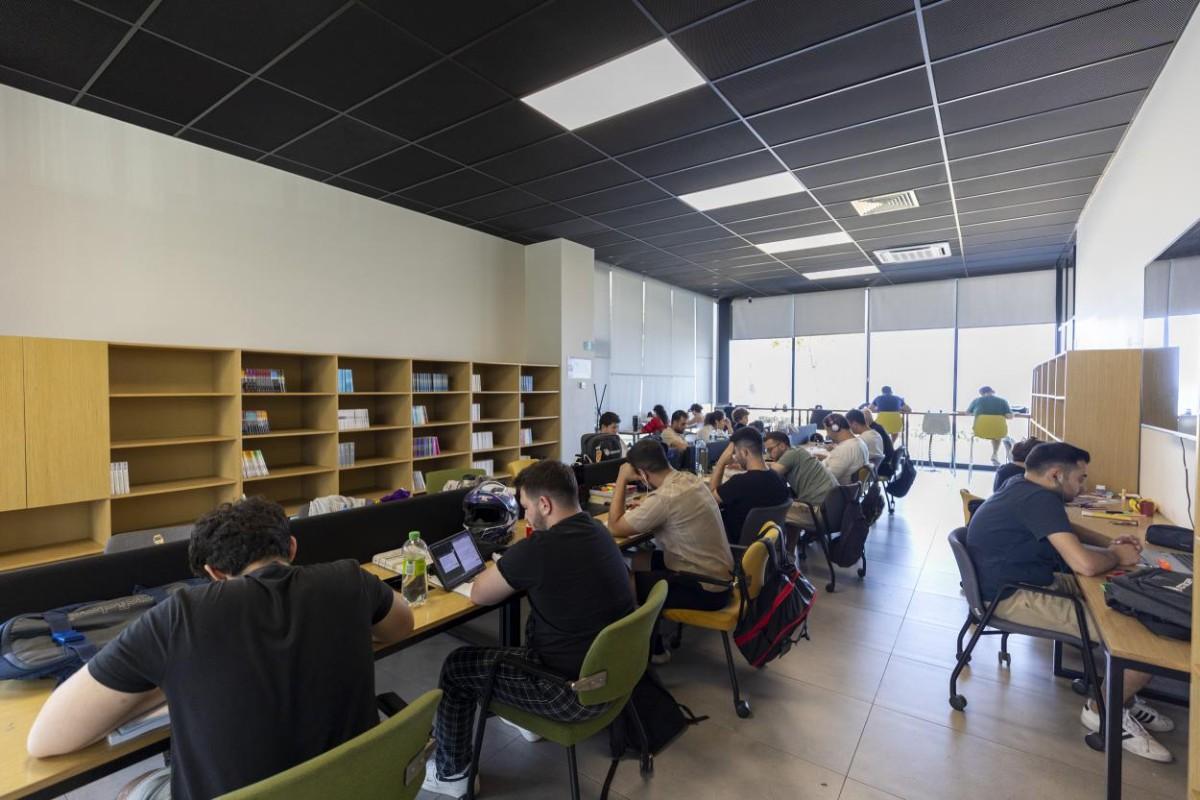 Yaz Tatilinde Okuma Keyfi Büyükşehir Salonlarında Devam Ediyor Yaz Tatilinde Okuma Keyfi Büyükşehir Salonlarında Devam Ediyor