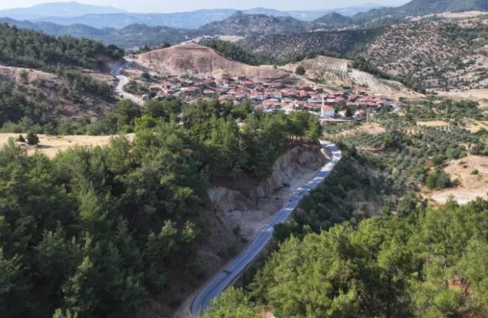 Gördes’te 30 Yıllık Yol Sorunu Son Buldu Gördes’te 30 Yıllık Yol Sorunu Son Buldu