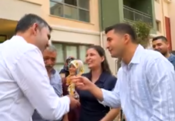 Bakan Kurum, Adıyaman’da genç çiftin mutluğuna ortak olduğu bir paylaşım yaptı