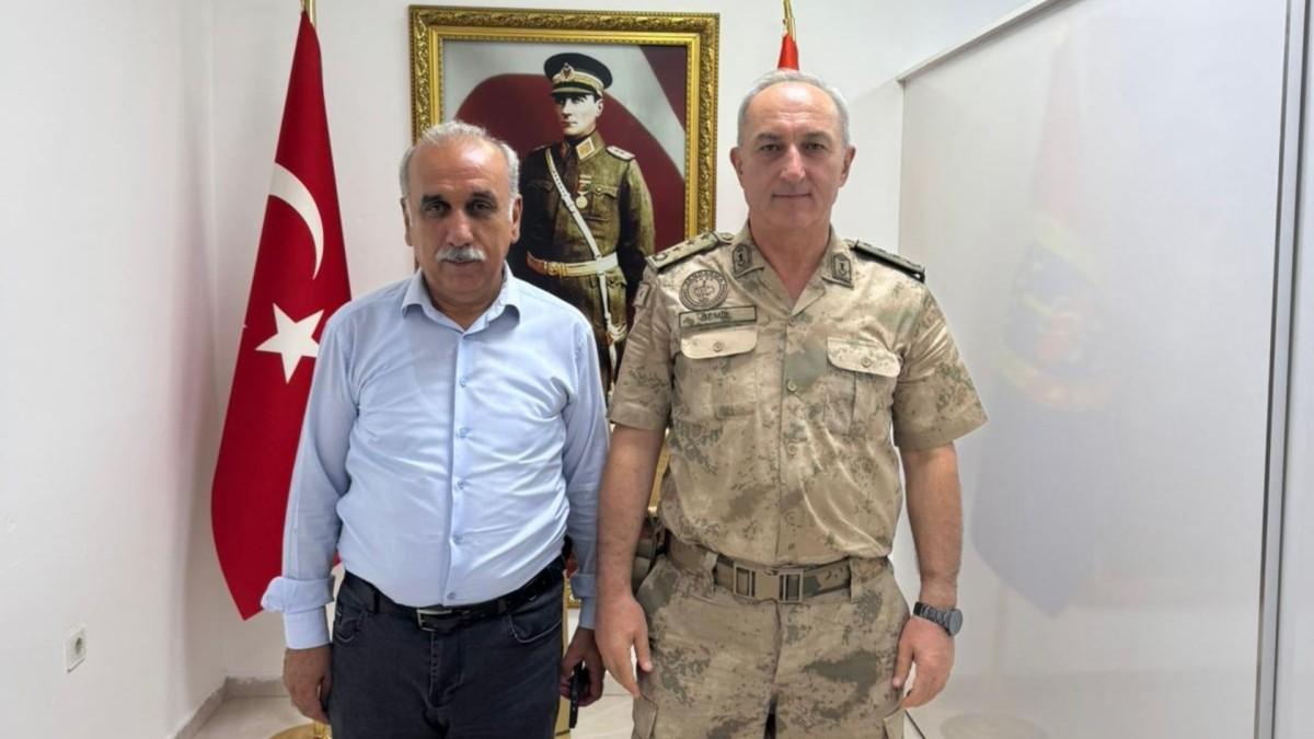 Öteleş'ten, Adıyaman İl Jandarma Komutanı Kıdemli Albay Fahri Semiz’e hayırlı olsun ziyareti Öteleş'ten, Adıyaman İl Jandarma Komutanı Kıdemli Albay Fahri Semiz’e hayırlı olsun ziyareti