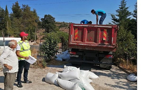 Büyükşehir'den üreticiye tavuk yemi ve ekipman desteği Büyükşehir'den üreticiye tavuk yemi ve ekipman desteği