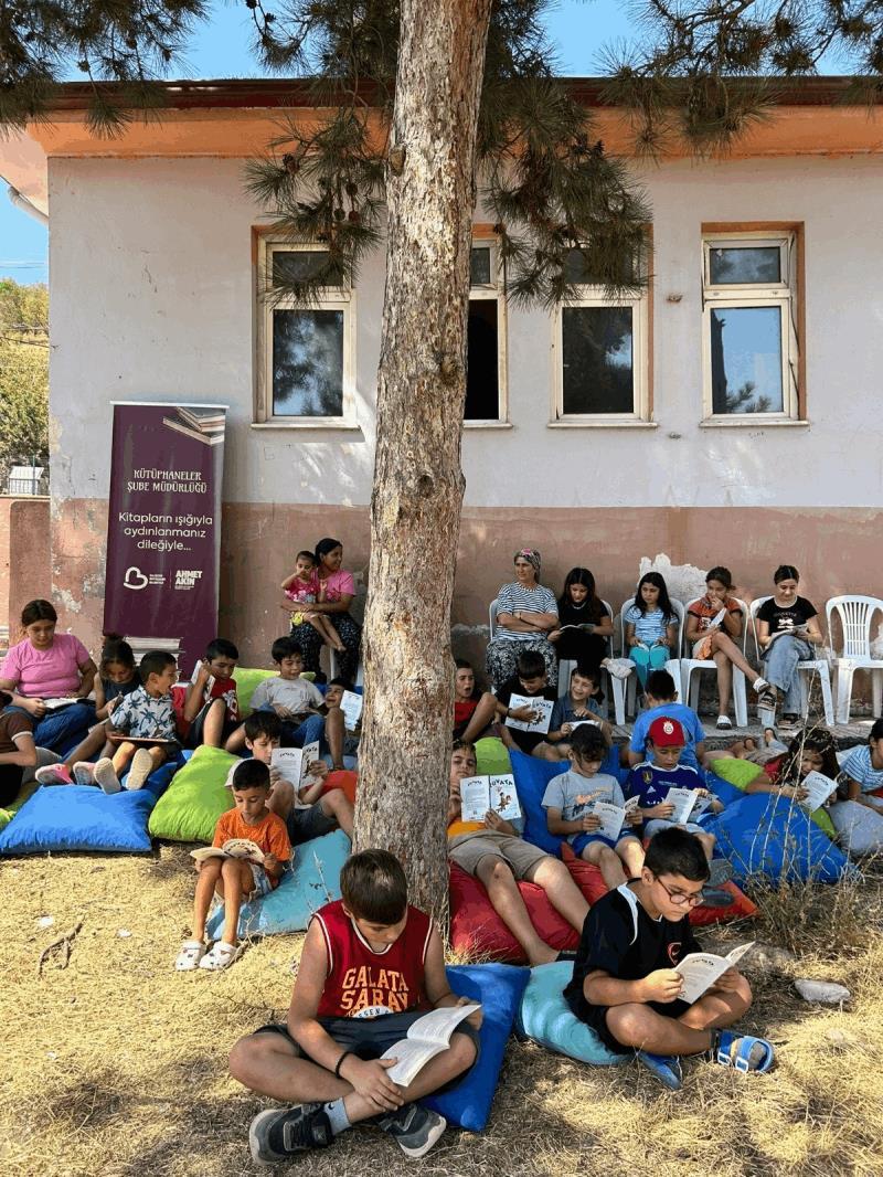 Büyükşehir, “Ağaç Altı Okumalar” ile Çocuklara Kitap Keyfi Yaşatıyor Büyükşehir, “Ağaç Altı Okumalar” ile Çocuklara Kitap Keyfi Yaşatıyor