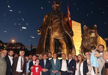 Keçiören'de 30 Ağustos Zafer Anıtı görkemli törenle açıldı