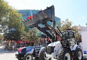 Edremit Belediyesi'ne 5 yeni iş makinası