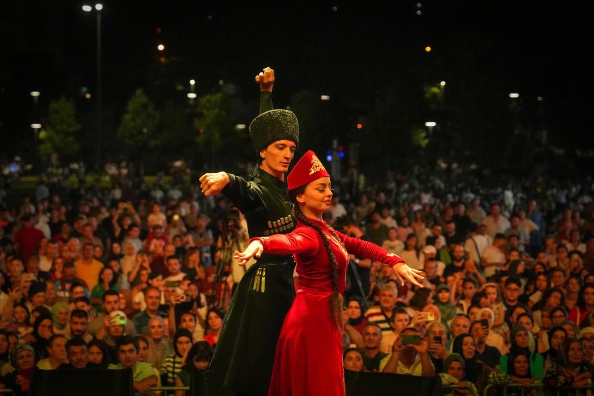 Trabzon’da Horon ve Müzik Festivali Coşkusu Yaşandı Trabzon’da Horon ve Müzik Festivali Coşkusu Yaşandı