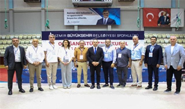 İzmir Büyükşehir Spor Kulübü'nde bayrak değişimi