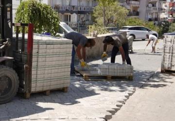 Ayvalık’ta Yol ve Kaldırımlar Yenileniyor