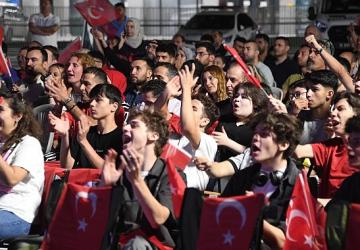 Milli heyecan Osmangazi Meydanı'nda yaşandı