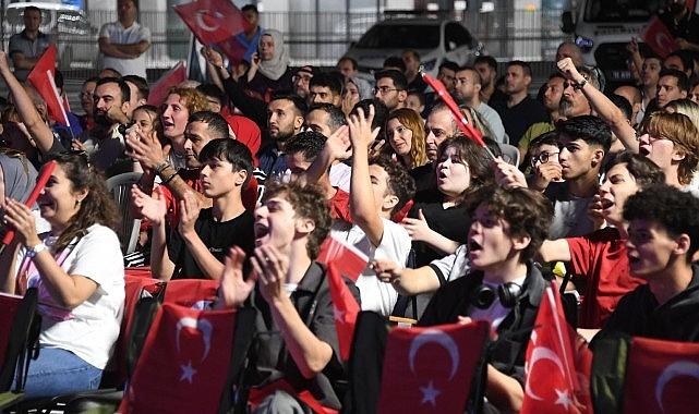 Milli heyecan Osmangazi Meydanı'nda yaşandı