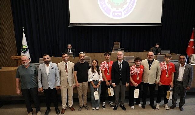 İnegöl'ün Başarılı Gençleri Mecliste Onure Edildi