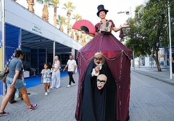 İzmir Enternasyonal Fuarı'nda uluslararası sokak gösterileri büyük ilgi görüyor