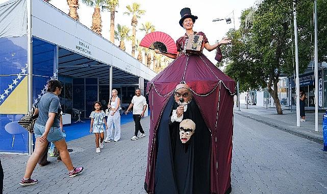 İzmir Enternasyonal Fuarı'nda uluslararası sokak gösterileri büyük ilgi görüyor