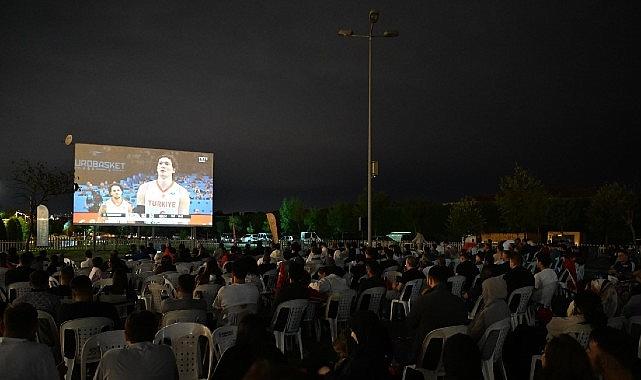 Kartepe'de Final Heyecanı Dev Ekranda İzlendi