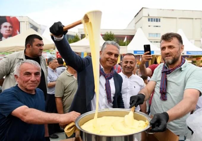 Antalya Muratpaşa’da “Yöreler Renkler” Şenliği Coşkusu Antalya Muratpaşa’da “Yöreler Renkler” Şenliği Coşkusu