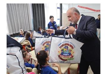 Canik Belediyesi'nden Çanta ve Kırtasiye Desteği