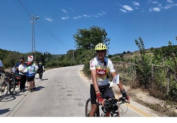 Tandem bisikletlerle umuda pedal çevirdiler