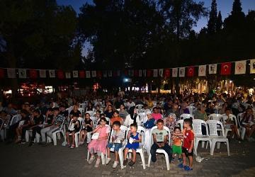Bornova'da Açık Hava Sineması'yla gülmeye devam