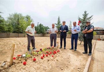 Başkan Tugay yangın şehidi İbrahim Demir'in ailesini ziyaret etti