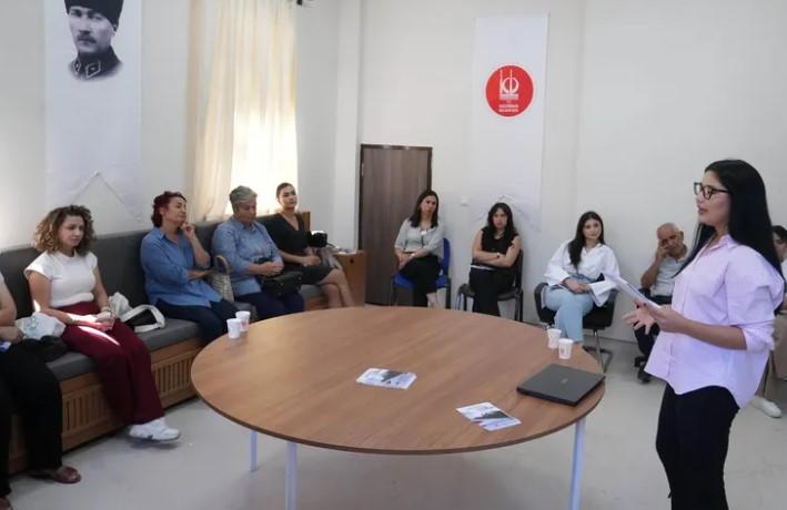 Keçiören’de Aile Bağlarını Güçlendiren Seminer Keçiören’de Aile Bağlarını Güçlendiren Seminer
