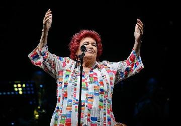 Çim Konserleri'nde Selda Bağcan rüzgarı esti