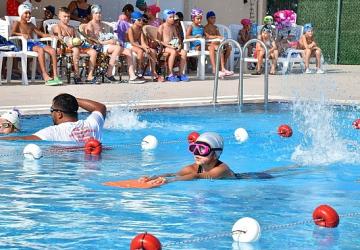 Çiğli Belediyesi'nden yüzme şenliği ve madalya töreni