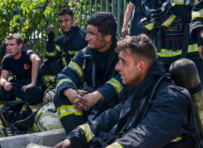 Bursa’da İtfaiye Erlerinden Gerçeği Aratmayan Tatbikat Bursa’da İtfaiye Erlerinden Gerçeği Aratmayan Tatbikat