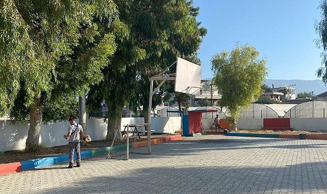 Büyükşehir ekipleri okulları yeni eğitim dönemine hazırlıyor Büyükşehir ekipleri okulları yeni eğitim dönemine hazırlıyor