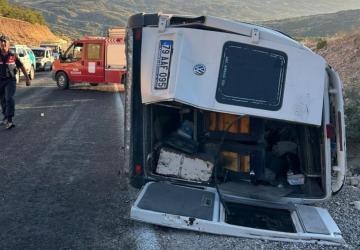 Adıyaman’da tarım işçilerini taşıyan minibüs devrildi: 19 yaralı