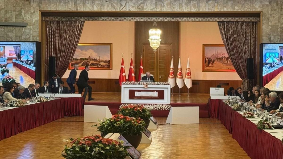 CHP’li Murat Bakan: “Şehit ve gazilerin rızası olmadan hiçbir çözüm gerçek bir çözüm olmaz” CHP’li Murat Bakan: “Şehit ve gazilerin rızası olmadan hiçbir çözüm gerçek bir çözüm olmaz”