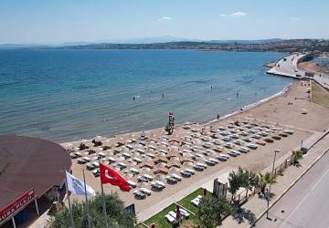 Ayvalık'ta Yaz Kitapla Güzel: “Kitap Plajda!" Projesi Belediye Plajlarında Başlıyor