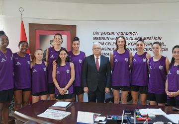 Aslan Yol Burhaniye Belediyespor Kadın Basketbol Takımından Başkan Deveciler'e Ziyaret