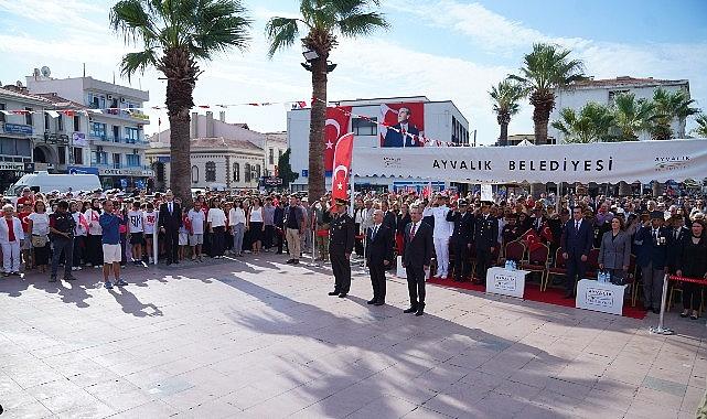 Ayvalık'ın düşman işgalinden kurtuluşunun 103. yılı, Cumhuriyet Meydanı'nda düzenlenen etkinliklerle coşkuyla kutlandı.