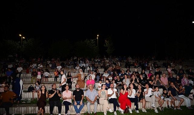 Bağlama sesi muhabbete şarkı sözleri eğlenceye dönüştü Bağlama sesi muhabbete şarkı sözleri eğlenceye dönüştü
