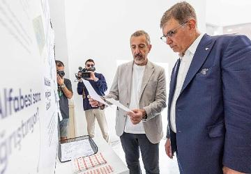 İzmir'in geleceğini anlatan sergi 'İz'in Peşinde Şehrin İçinde' açıldı