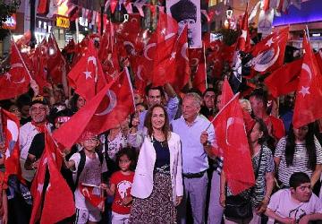 Yılmaz Özdil ve Korcan Karar Karşıyaka'da!