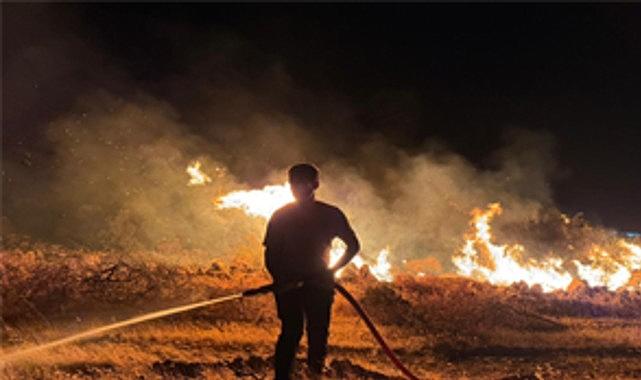 İzmir İtfaiyesi Buca'da başlayıp Gaziemir'e ulaşan yangına karşı siper oldu İzmir İtfaiyesi Buca'da başlayıp Gaziemir'e ulaşan yangına karşı siper oldu