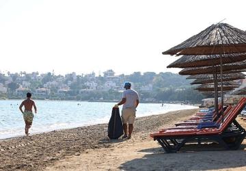 Çeşme Belediyesinden 19 plajda 7/24 temizlik