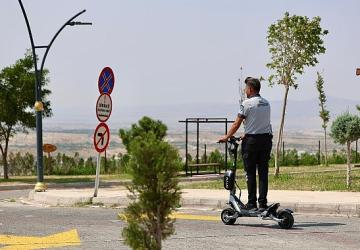 Kahveci Dağı'nda Scooterli Güvenlik Görevlileri