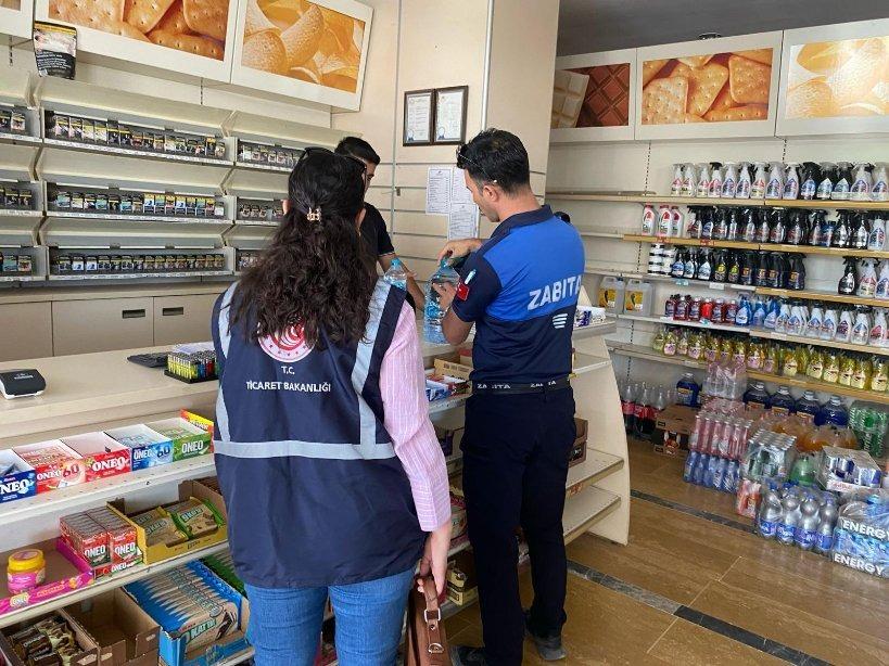 Adıyaman’da 45 markette su denetimi: Satış faturalarında aykırılık tespit edildi Adıyaman’da 45 markette su denetimi: Satış faturalarında aykırılık tespit edildi