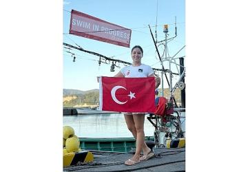 Ege Üniversitesi mezunu milli yüzücü Bengisu Avcı tarihi bir başarıya daha imza attı