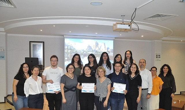 EÜ Eczacılık Fakültesi kalitesi tescilli akredite eğitim olanaklarıyla yeni öğrencilerini bekliyor EÜ Eczacılık Fakültesi kalitesi tescilli akredite eğitim olanaklarıyla yeni öğrencilerini bekliyor