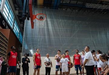 Corendon Turizm Grubu ve ZİÇEV Çocukları, Anadolu Efes Antrenmanını Ziyaret Etti